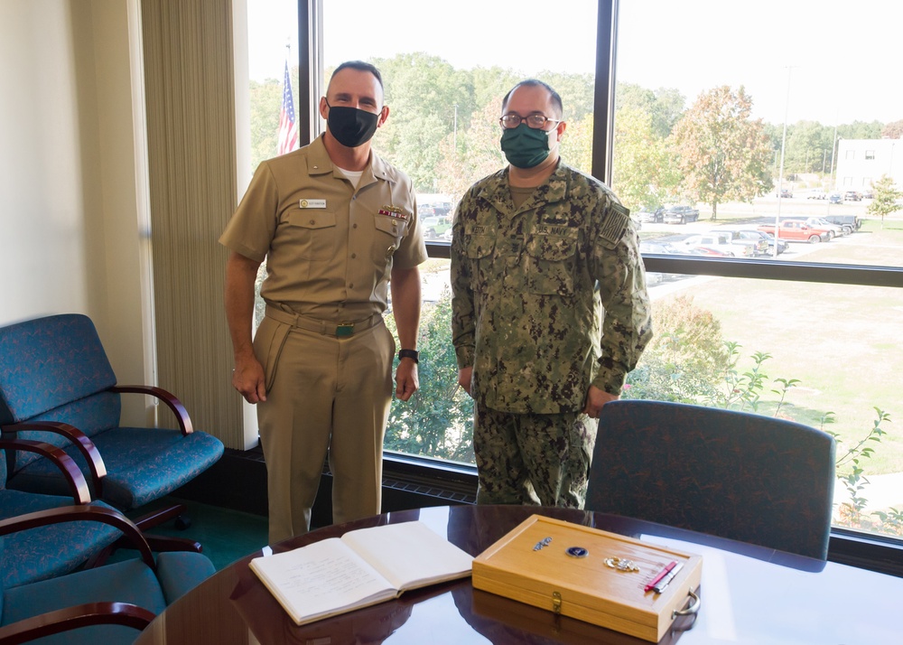 SMWDC Commander Visits Center for Surface Combat Systems