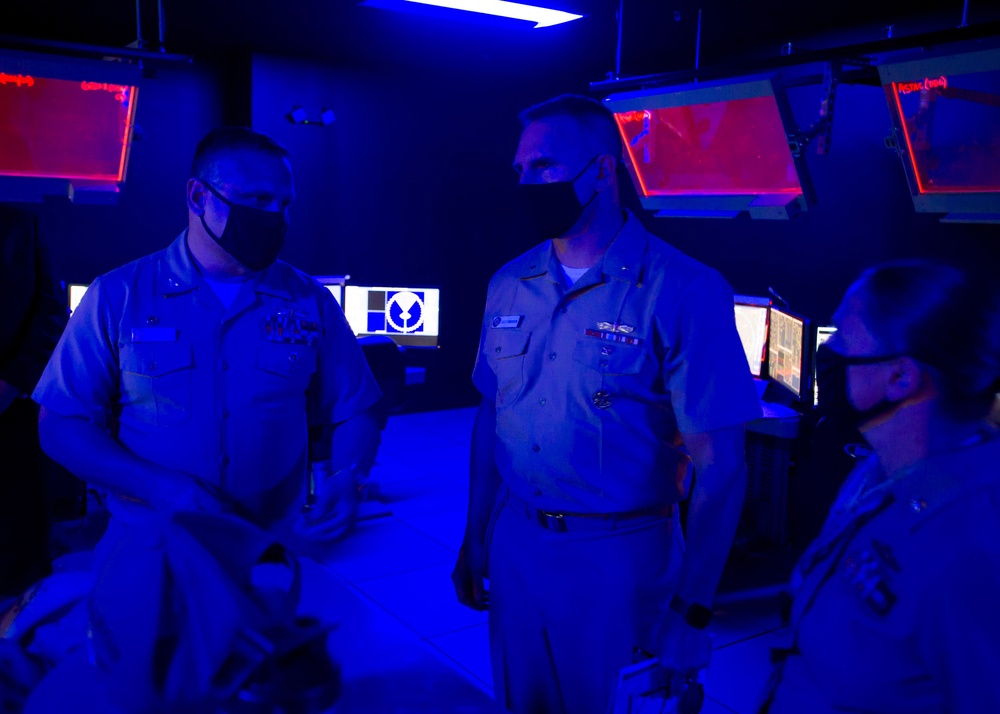 SMWDC Commander Visits Center for Surface Combat Systems