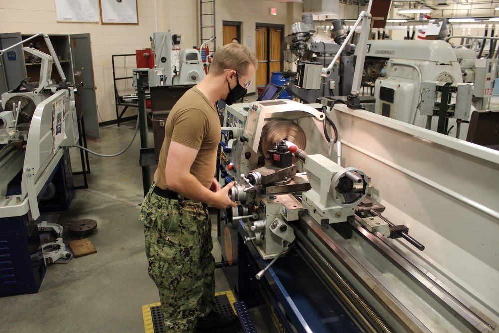 Surface Warfare Engineering School Command Great Lakes Machinery Repairman A School