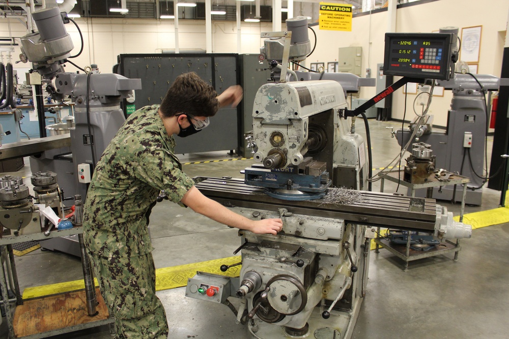 Surface Warfare Engineering School Command Great Lakes Machinery Repairman A School