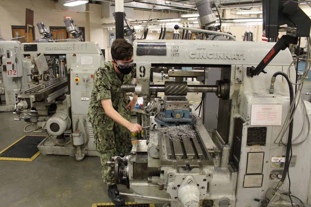 Surface Warfare Engineering School Command Great Lakes Machinery Repairman A School