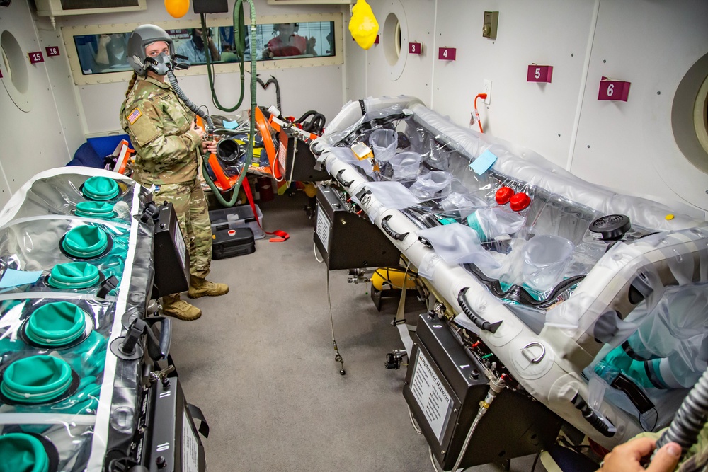 The U.S. Army Aeromedical Research Laboratory’s (USAARL) Enroute Care Group (ECG) and the U.S. Army Aviation School of Medicine (USASAM) preforms altitude testing on patient isolation units.