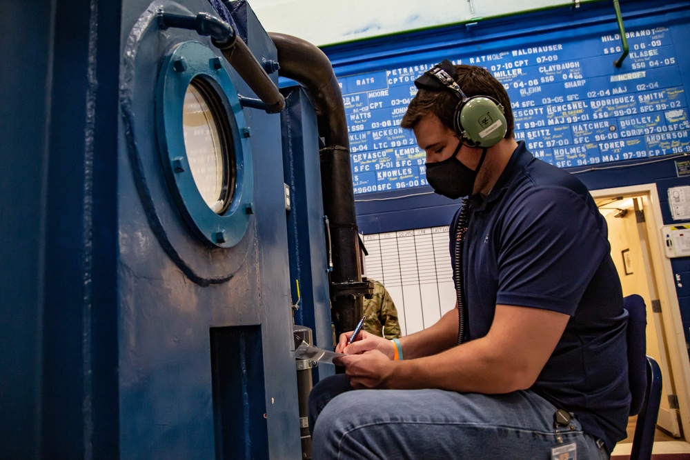 The U.S. Army Aeromedical Research Laboratory’s (USAARL) Enroute Care Group (ECG) and the U.S. Army Aviation School of Medicine (USASAM) preforms altitude testing on patient isolation units.