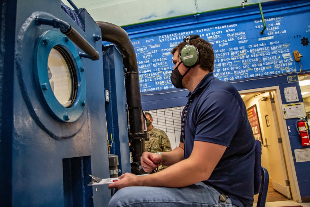 The U.S. Army Aeromedical Research Laboratory’s (USAARL) Enroute Care Group (ECG) and the U.S. Army Aviation School of Medicine (USASAM) preforms altitude testing on patient isolation units.