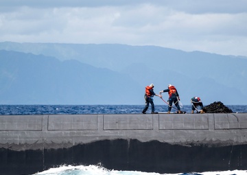 An MH-60R Sea Hawk Delivers a Payload to USS Henry M. Jackson
