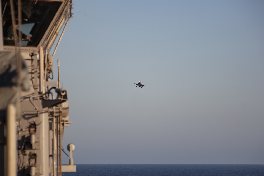 15th MEU F-35Bs take off, land aboard USS Makin Island