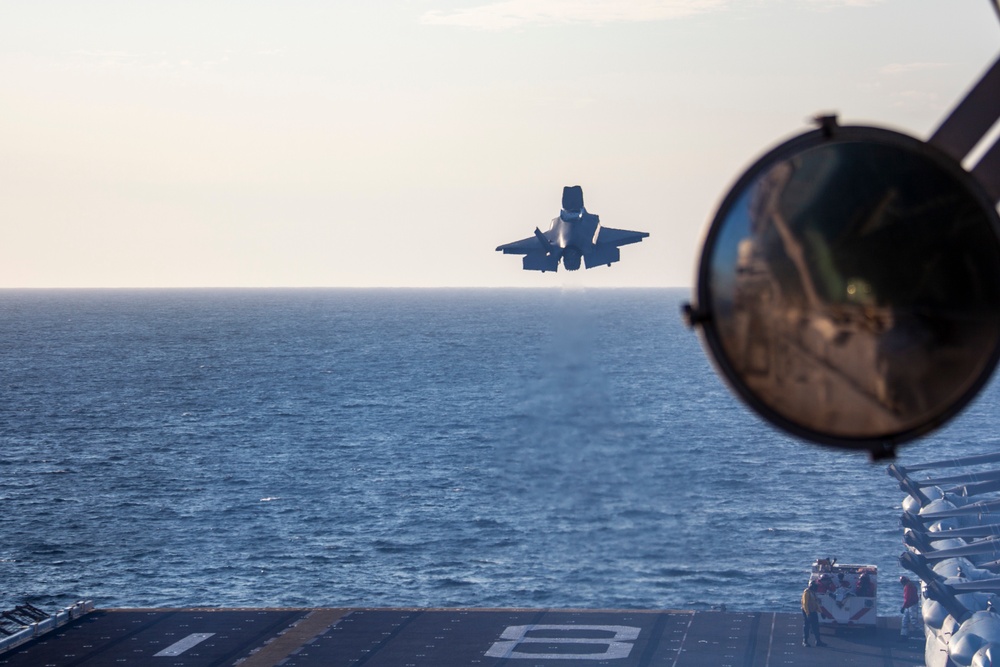 15th MEU F-35Bs take off, land aboard USS Makin Island