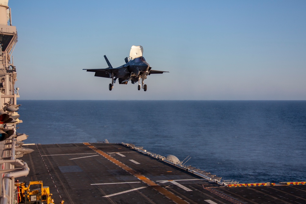 15th MEU F-35Bs take off, land aboard USS Makin Island