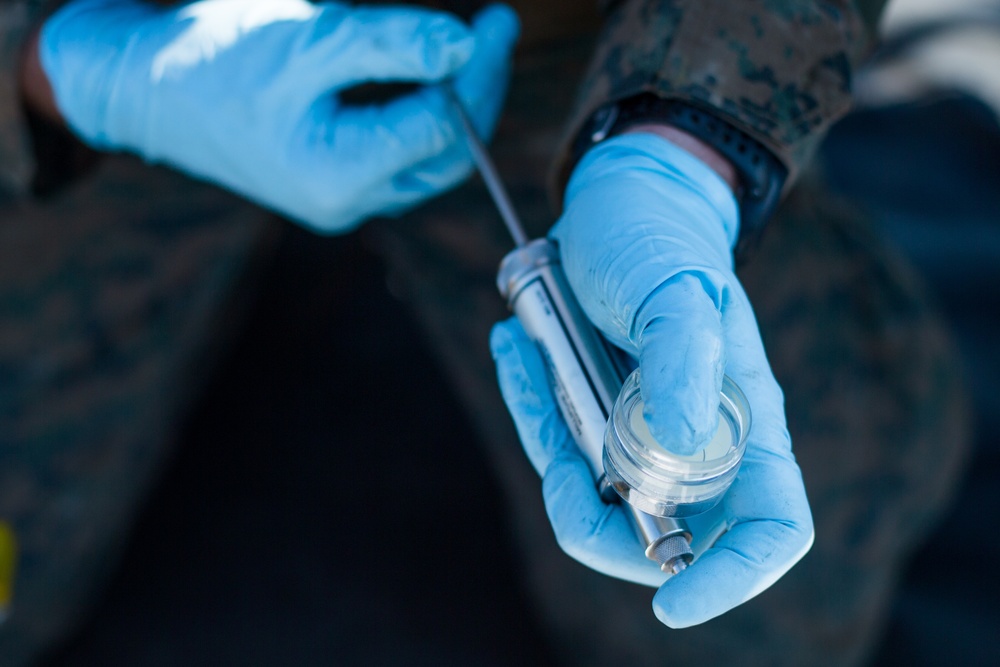 15th MEU Marines test fuel for FARP operation