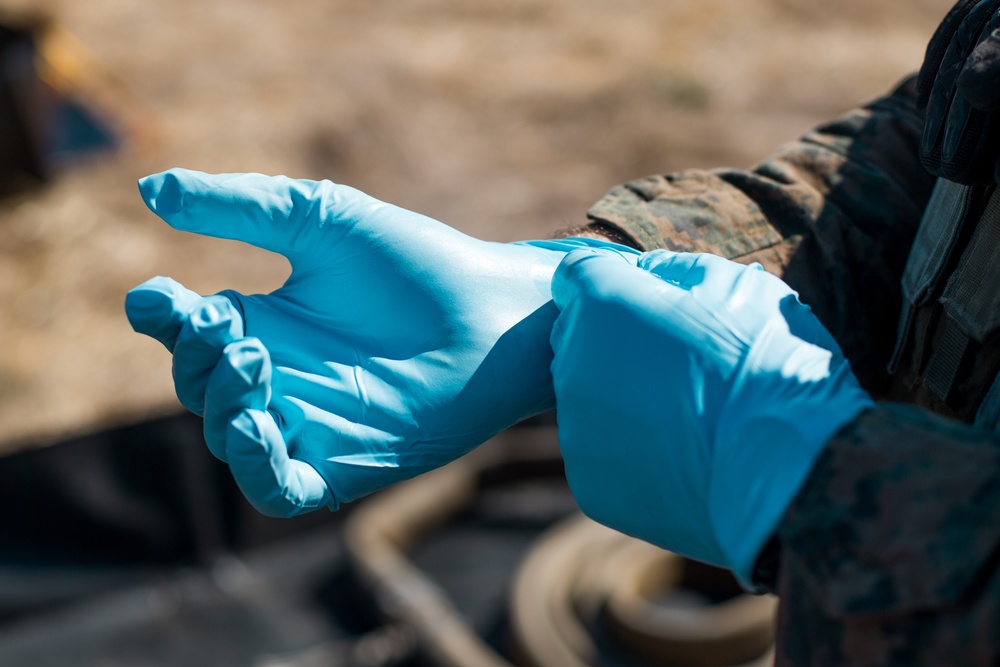 15th MEU Marines test fuel for FARP operation