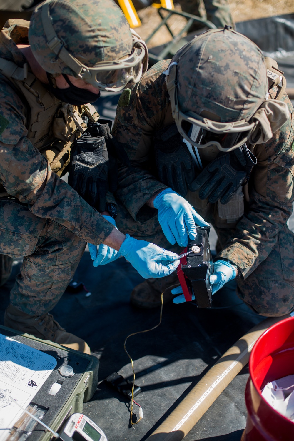 15th MEU Marines test fuel for FARP operation