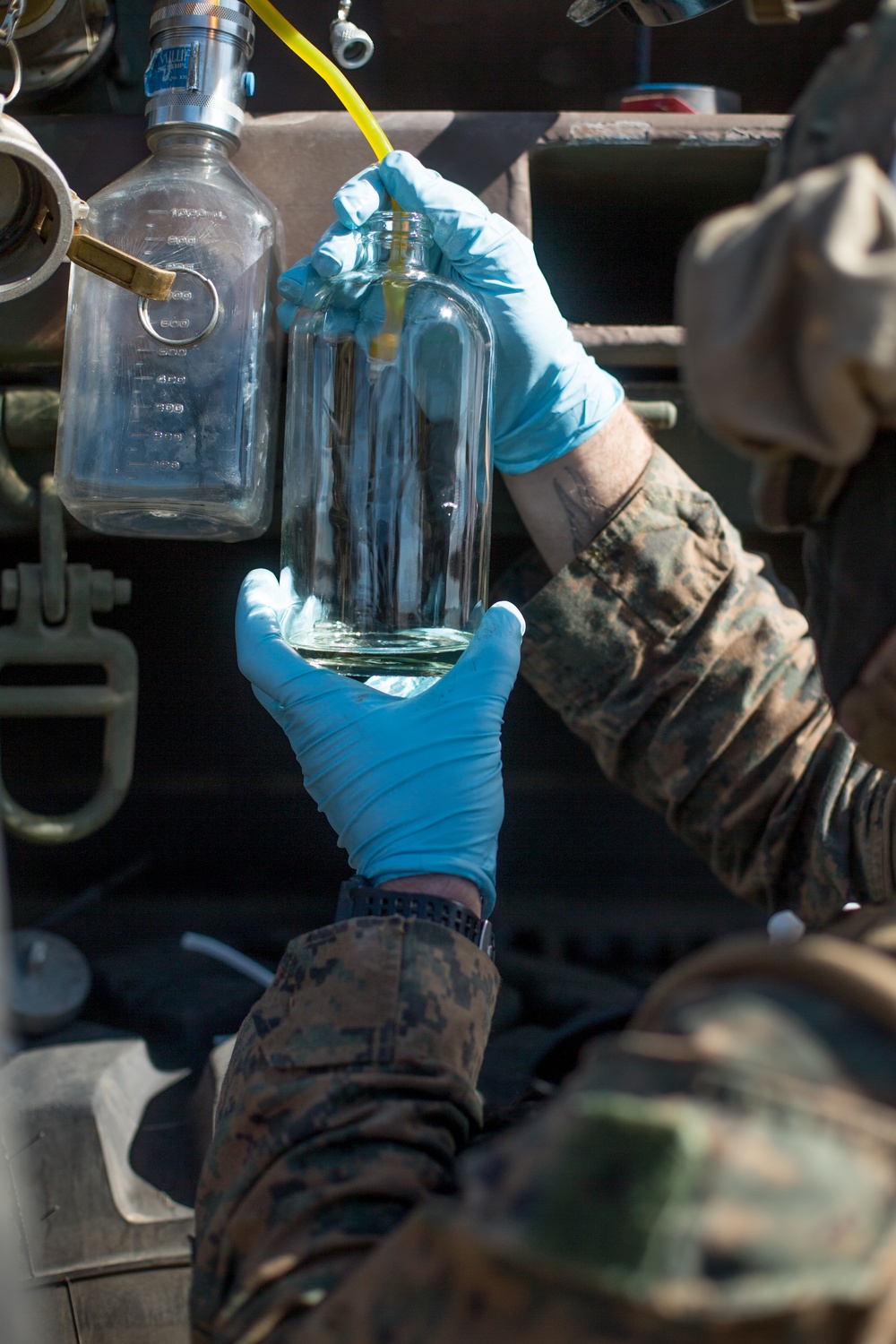 15th MEU Marines test fuel for FARP operation