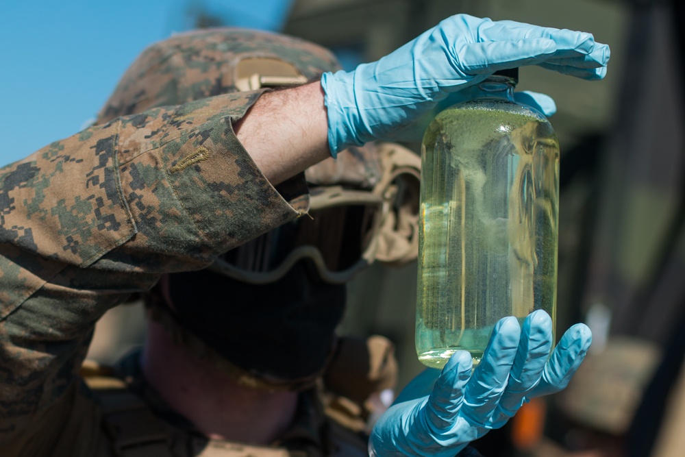 15th MEU Marines test fuel for FARP operation