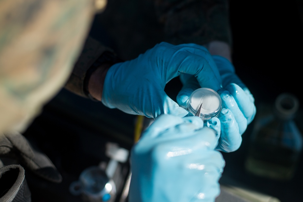 15th MEU Marines test fuel for FARP operation