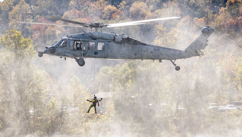 West Virginia Swift Water Rescue Team trains with U.S. Navy HSC-5 Nightdippers