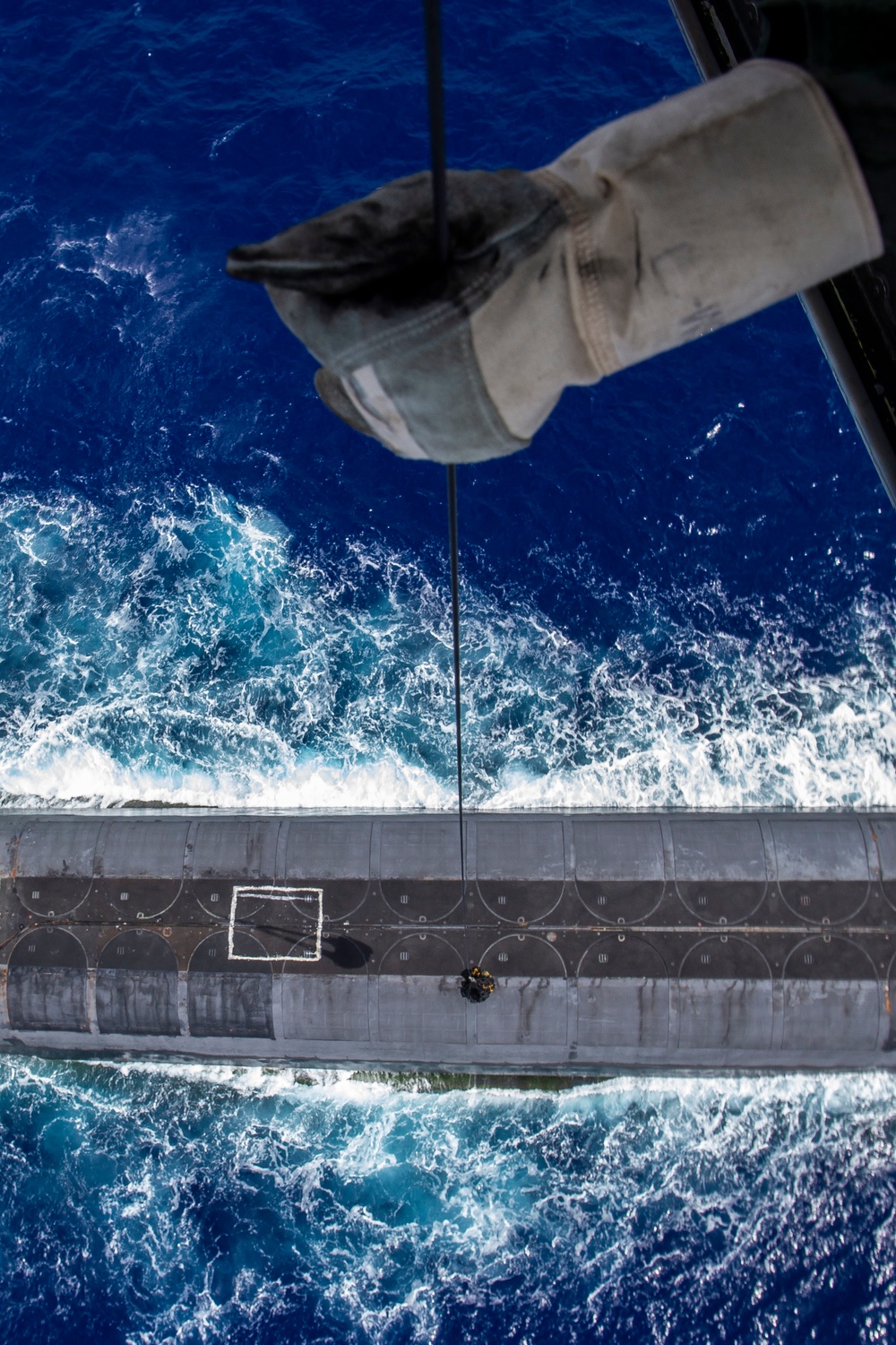 MV-22B Osprey Delivers Payload to USS Henry M. Jackson​