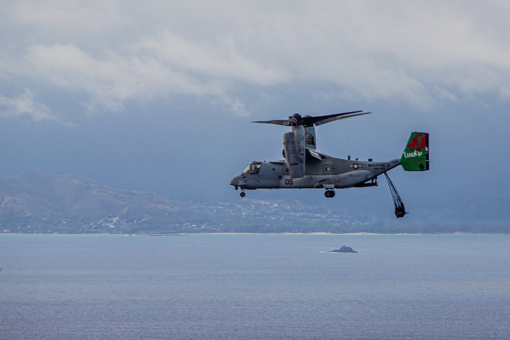 MV-22B Osprey Delivers Payload to USS Henry M. Jackson​