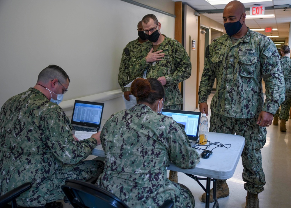 NMRTC Camp Lejeune leadership receives flu vaccinations