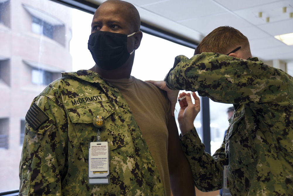 NMRTC Camp Lejeune leadership receives flu vaccinations