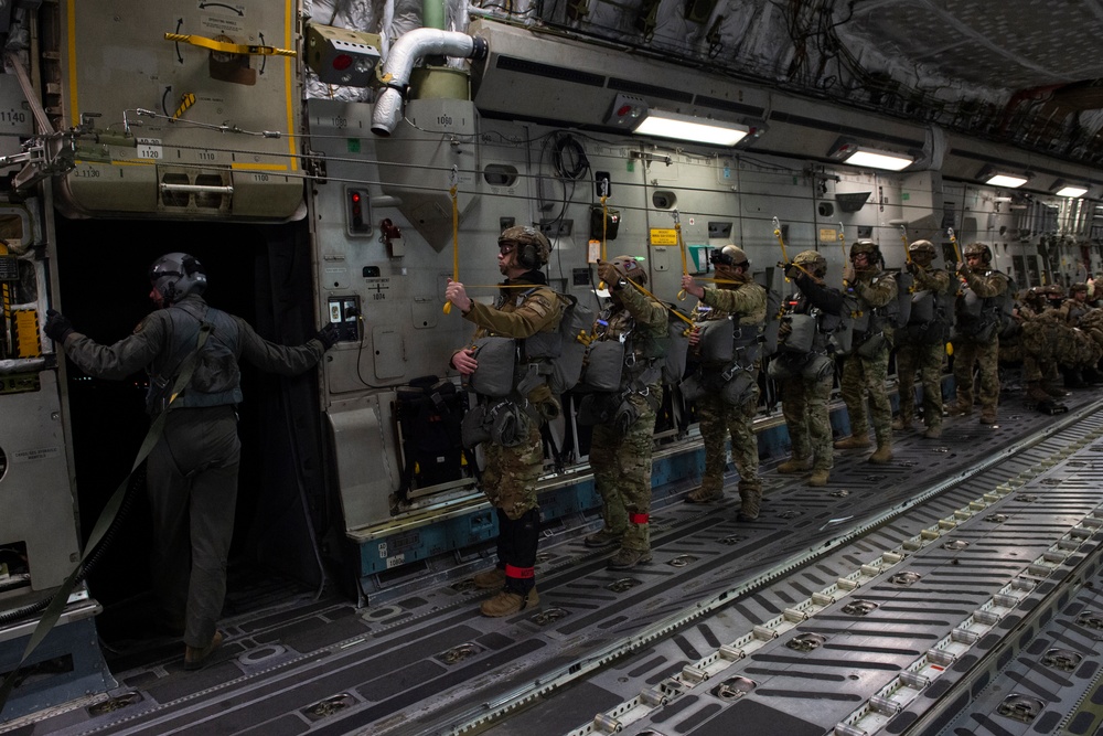 3rd ASOS conducts nighttime airborne training