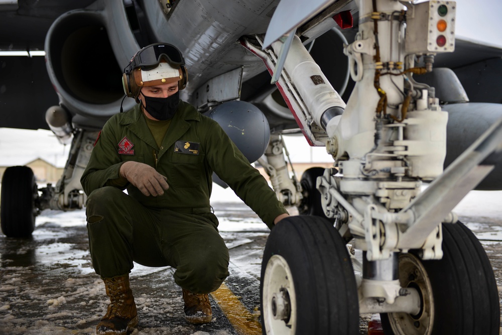 Marine Corps mechanics prep Hornets for take-off during RF-A 21-1