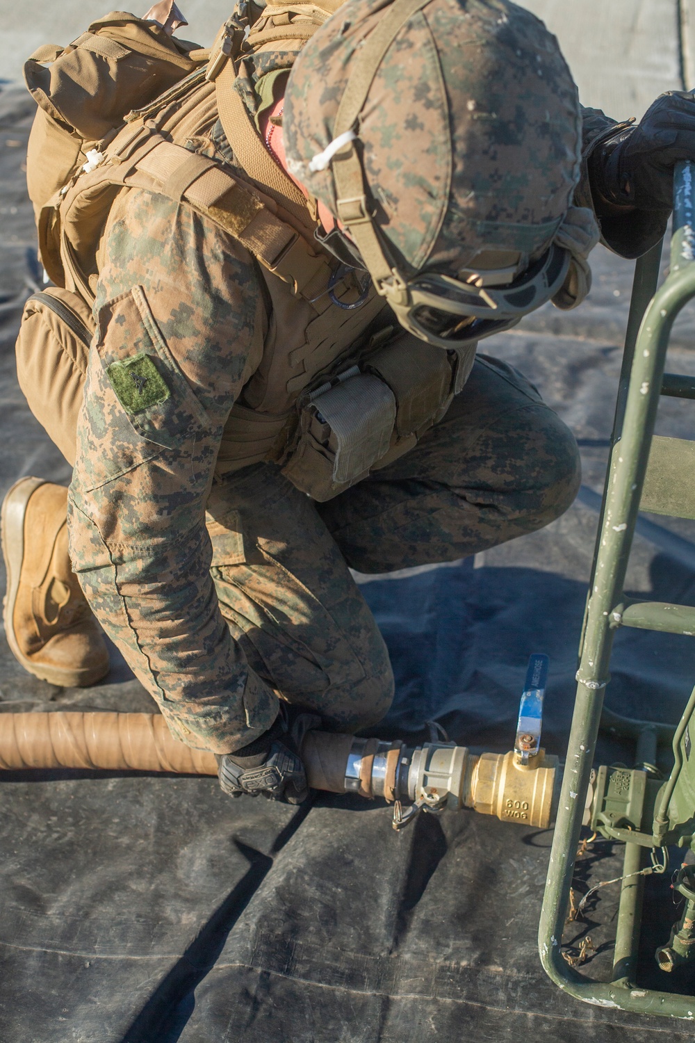 15th MEU Marines participate in a FARP operation