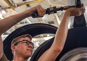 305th MXS promotes aircraft longevity