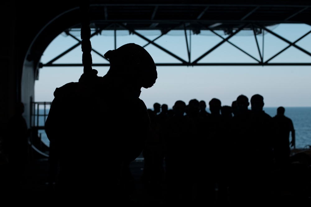 15th MEU Marines conduct fast-rope training aboard USS Makin Island