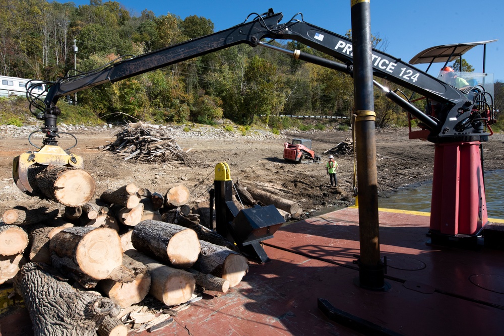 Floating barge with air curtain burner incinerates Lake Cumberland debris