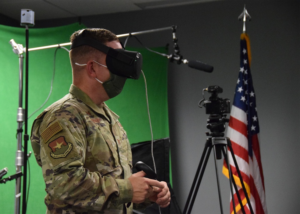 502nd ISG leadership visit 433rd Airlift Wing
