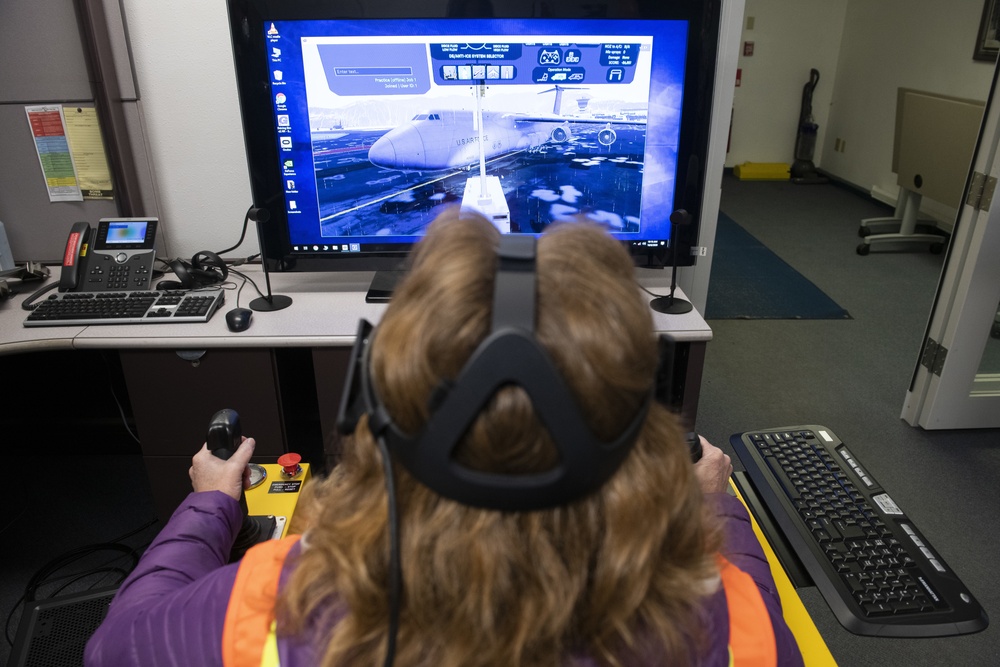 Deicing simulator training at JBER