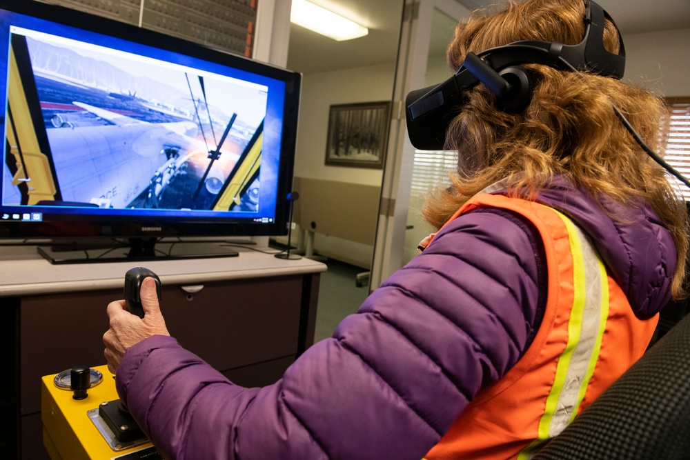 Deicing simulator training at JBER