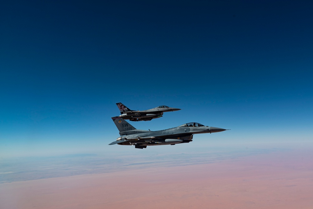 KC-135R Stratotanker fuels F-16C Fighting Falcon