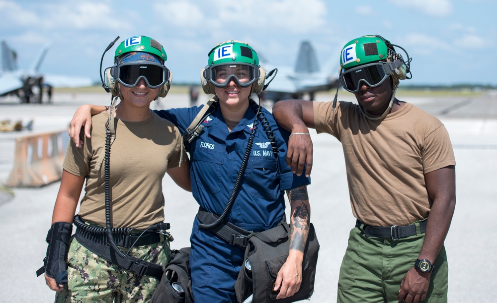 MacDill becomes nest for U.S. Navy Super Hornets