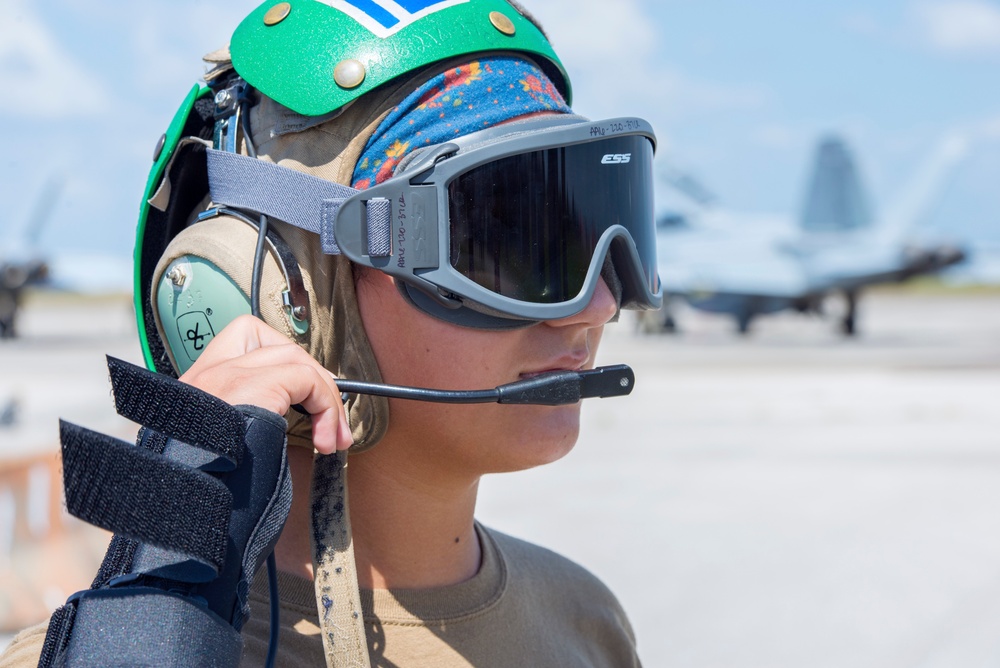 MacDill becomes nest for U.S. Navy Super Hornets