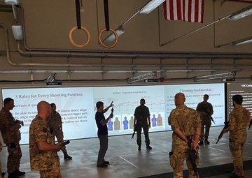 Elite Italian army units train on Army virtual trainers in Vicenza