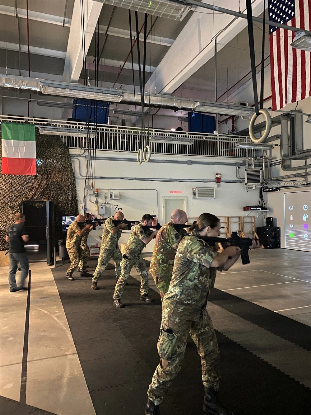 Elite Italian army units train on Army virtual trainers in Vicenza