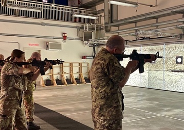 Elite Italian army units train on Army virtual trainers in Vicenza