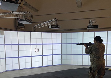 Elite Italian army units train on Army virtual trainers in Vicenza