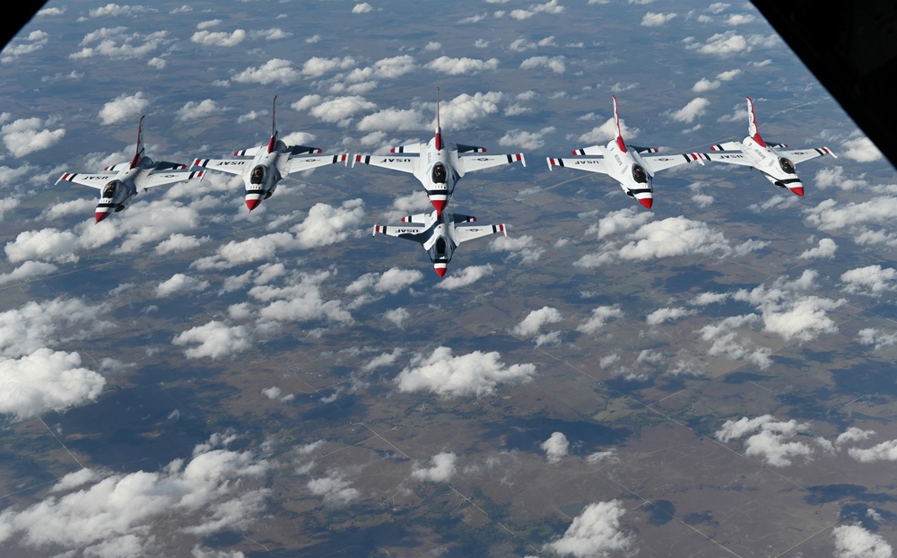 Travis KC-10 refuels Thunderbirds