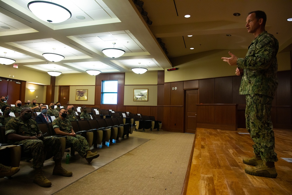 Chief of Naval Reserves visits MARFORRES