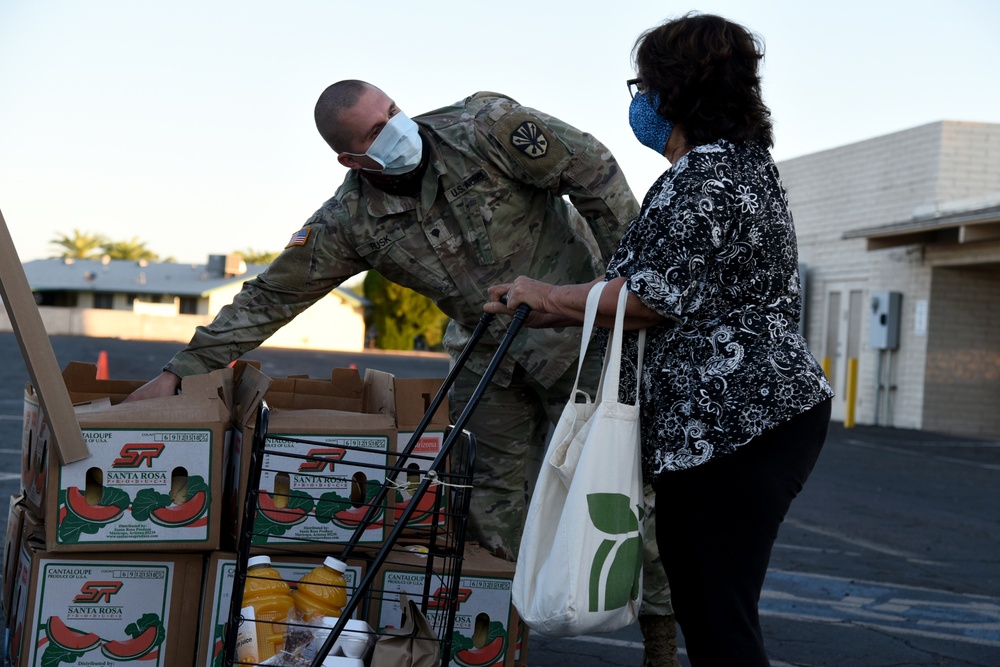 Arizona Guard serves at walk-through food pantry