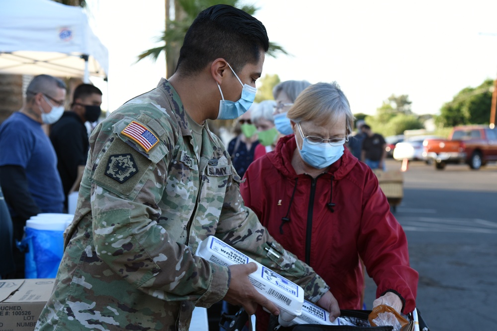 Arizona Guard serves at walk-through food pantry
