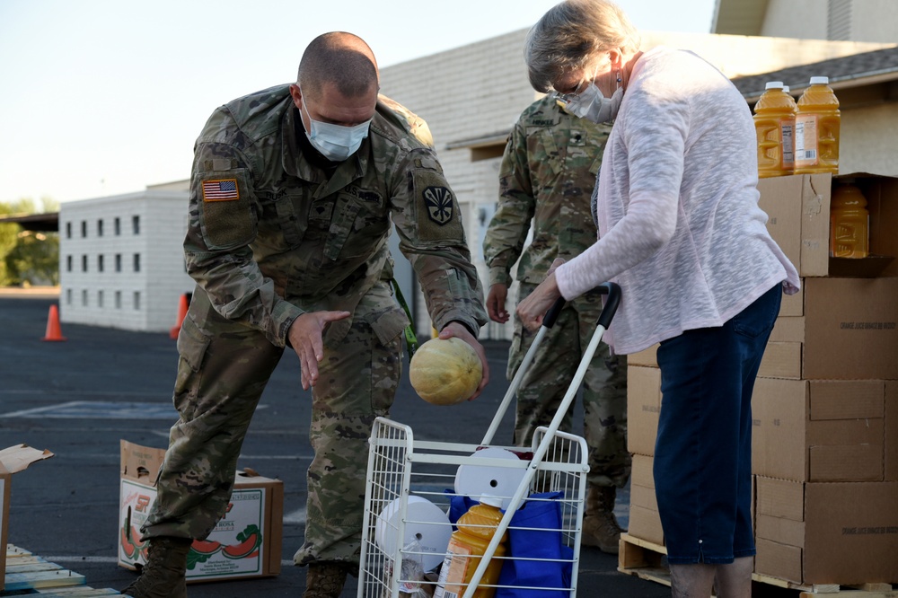Arizona Guard serves at walk-through food pantry