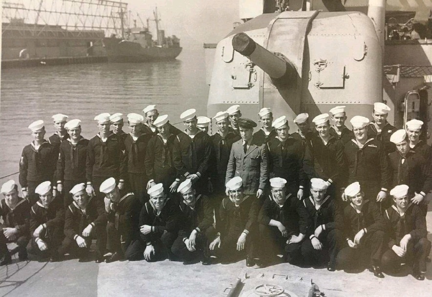 USS Paul Hamilton Connects with WWII Veteran