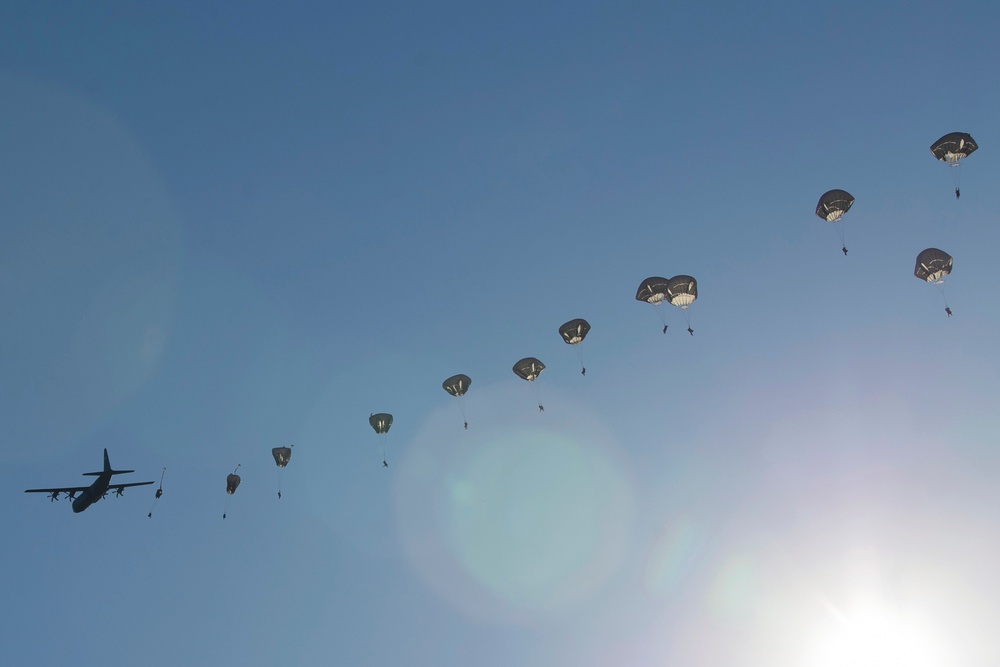 4/25 paratroopers conduct airborne training at JBER