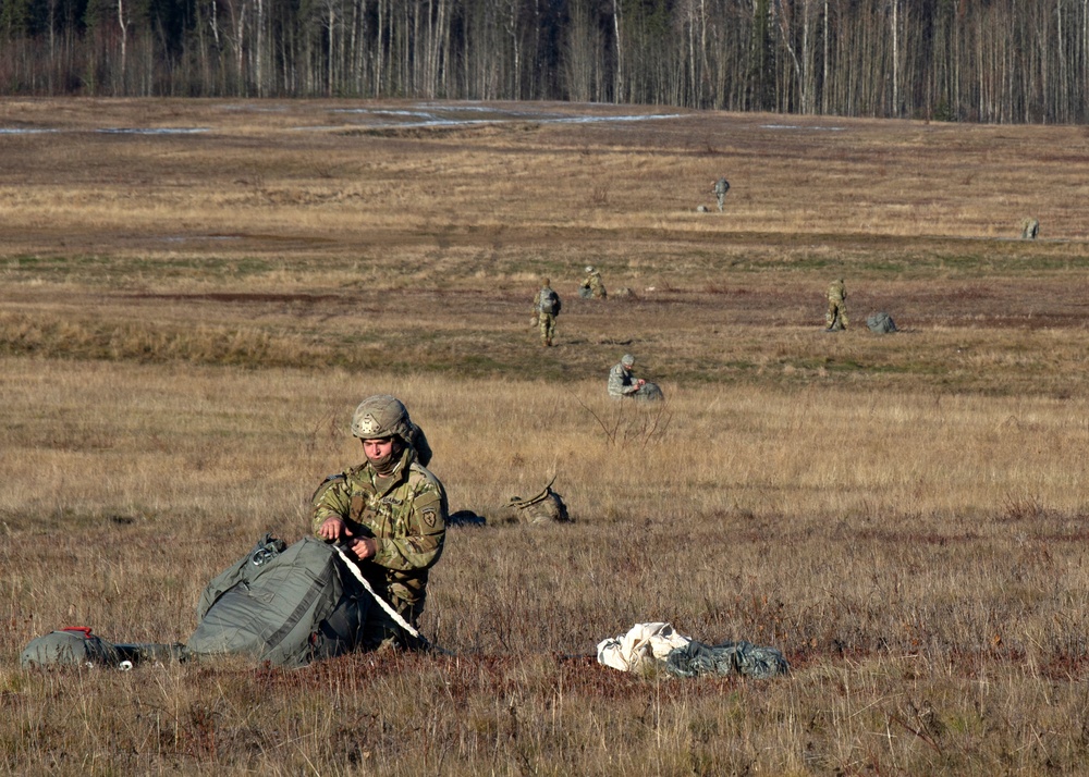 4/25 paratroopers conduct airborne training at JBER