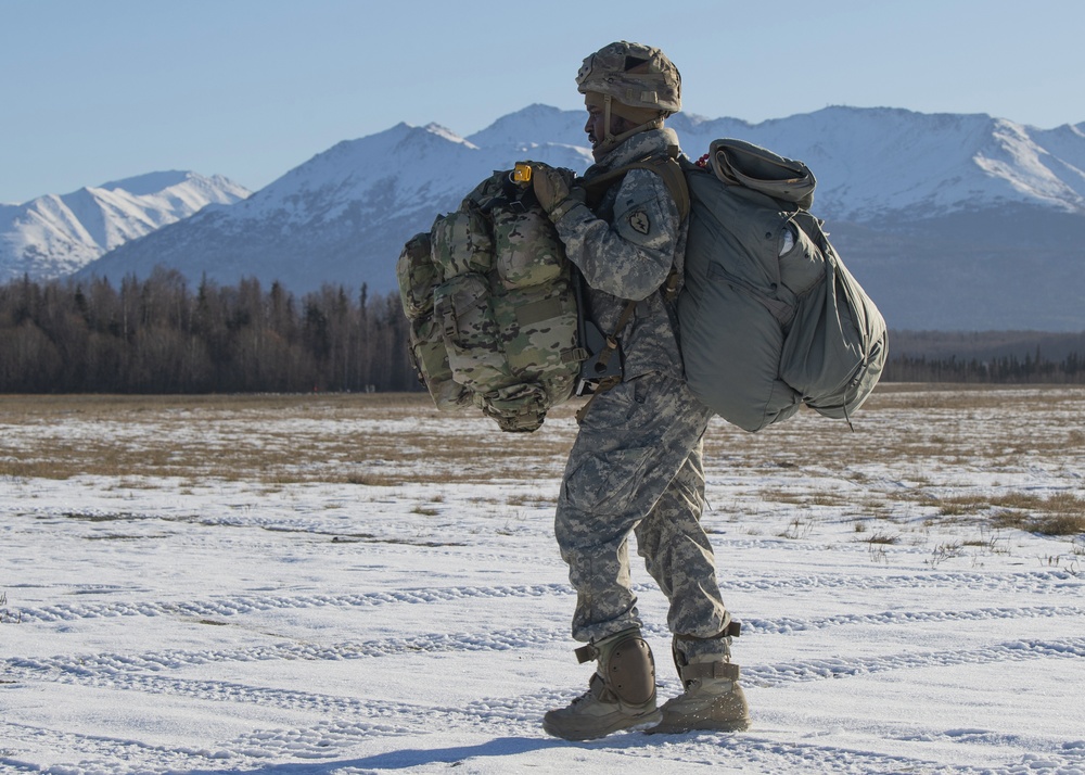 4/25 paratroopers conduct airborne training at JBER