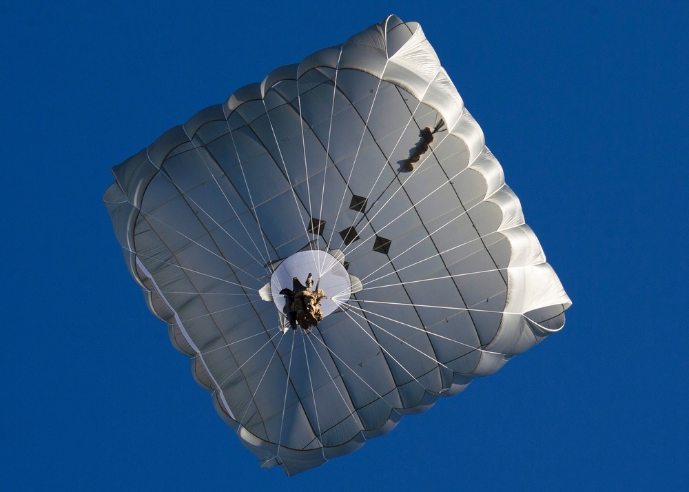 4/25 paratroopers conduct airborne training at JBER