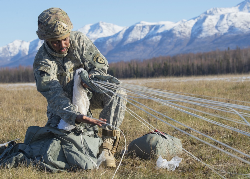 4/25 paratroopers conduct airborne training at JBER